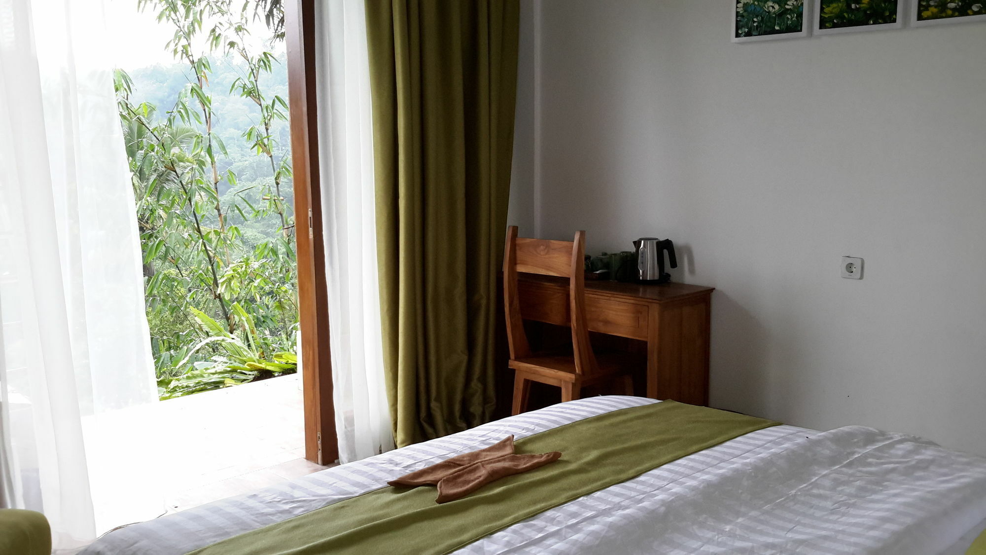 The Aura Shanti Retreat Baturiti Exterior photo
